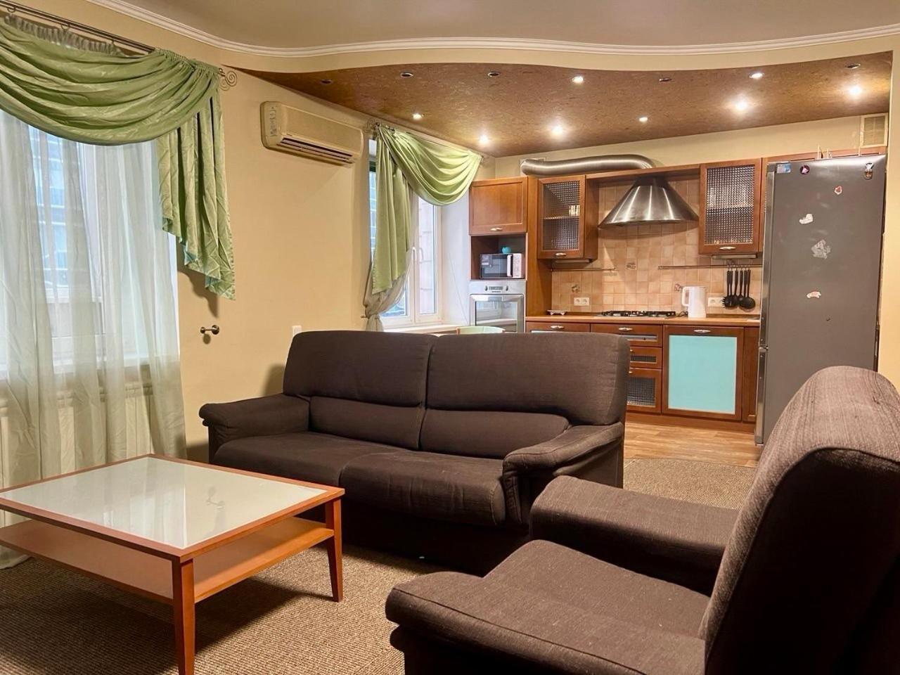 Apartment In The Center Of 基輔 外观 照片