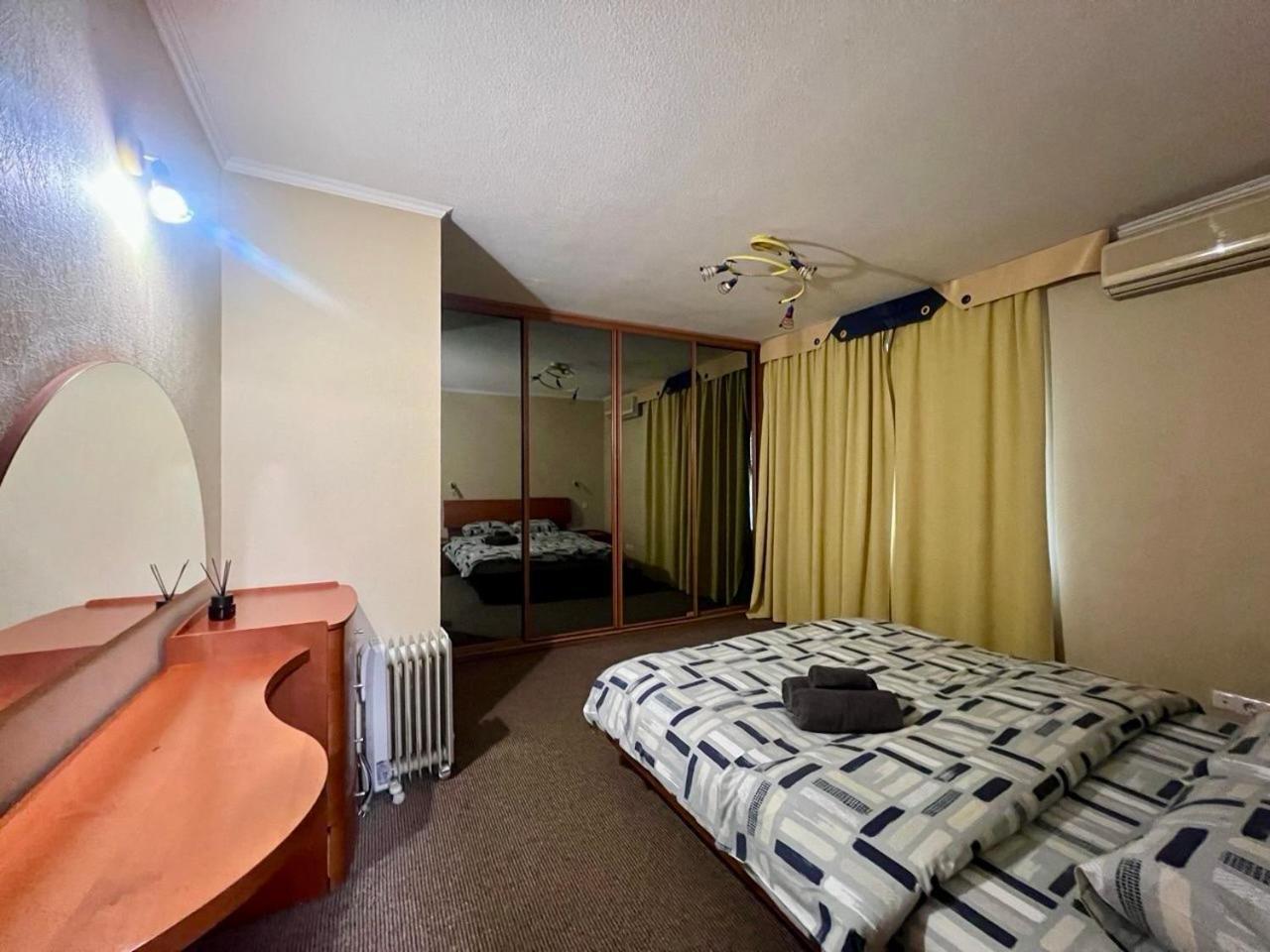 Apartment In The Center Of 基輔 外观 照片
